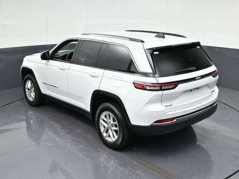 Used 2023 Jeep Grand Cherokee Laredo AWD/4WD image 25