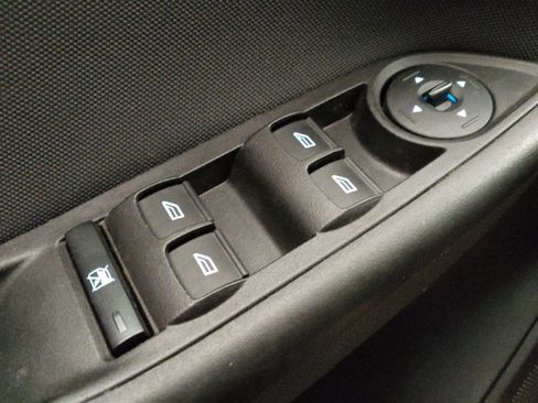 Used 2018 Ford Focus SE image 27