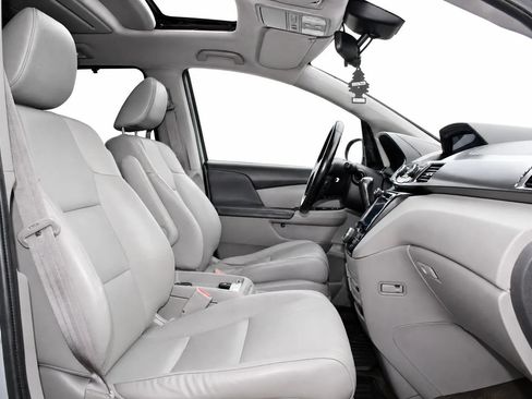 Used 2016 Honda Odyssey Touring image 17