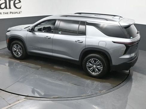 Used 2025 Chevrolet Traverse LT image 42