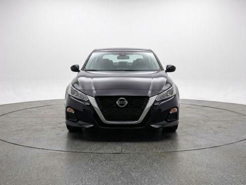 Used 2025 Nissan Altima 2.5 SV FWD image 2