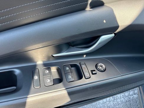 Certified 2024 Hyundai Elantra SEL FWD image 18