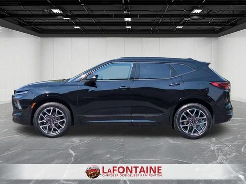 Used 2025 Chevrolet Blazer RS FWD image 2