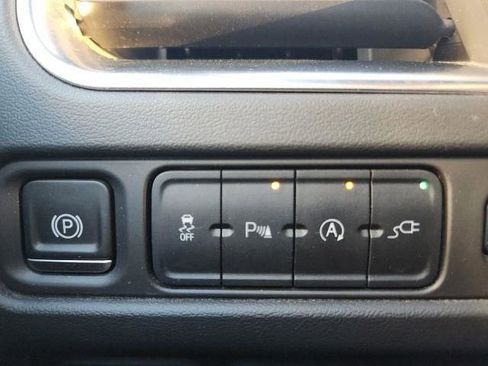 Used 2021 Chevrolet Suburban LS image 27