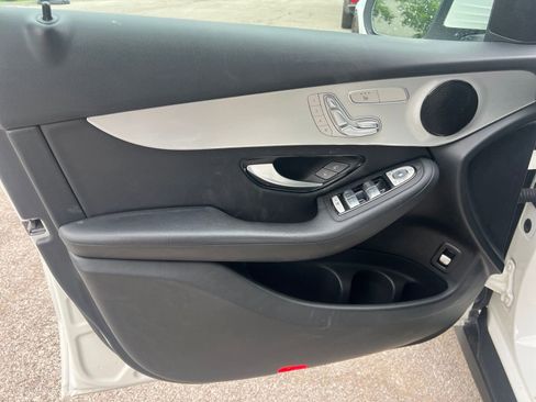 Used 2021 Mercedes-Benz GLC 300 image 9