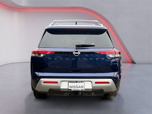 New 2025 Nissan Pathfinder Platinum image 4