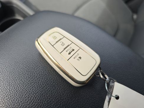 Used 2021 Toyota RAV4 XLE image 33