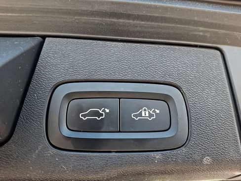 Certified 2023 Volvo XC60 B5 Plus w/ Climate Package AWD/4WD image 28