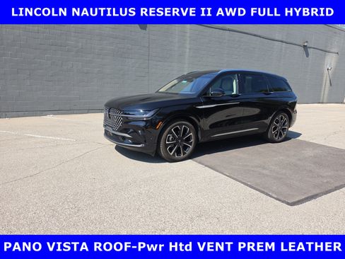 Used 2024 Lincoln Nautilus Reserve w/ Equipment Group 202A AWD/4WD image 3