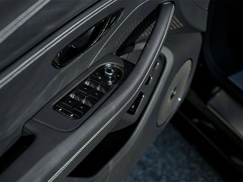 New 2025 Bentley Flying Spur Plug-In Hybrid image 31