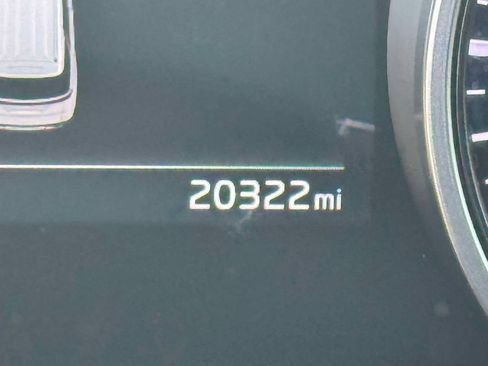 Used 2024 Kia Carnival EX FWD image 25