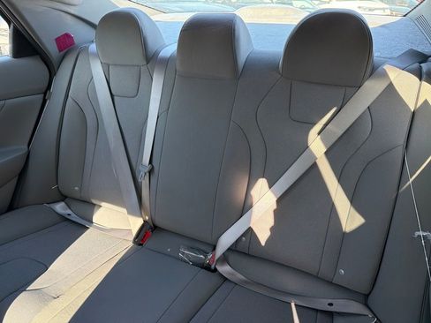 Used 2026 Hyundai Elantra SE FWD image 23