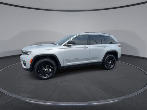 Used 2023 Jeep Grand Cherokee Limited w/ Luxury Tech Group II RWD image 5