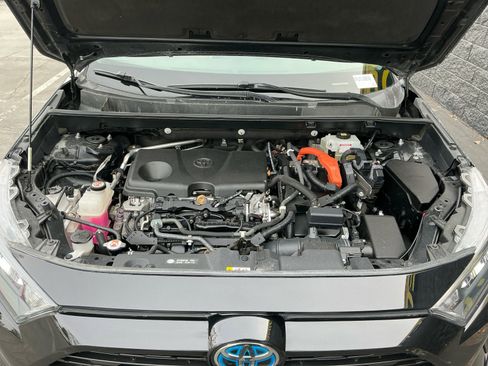 Used 2021 Toyota RAV4 LE image 18