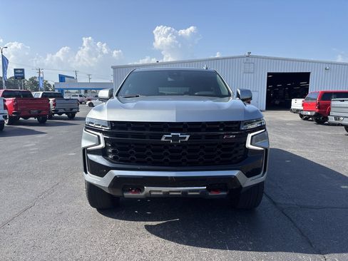 Used 2024 Chevrolet Suburban Z71 w/ Luxury Package AWD/4WD image 7