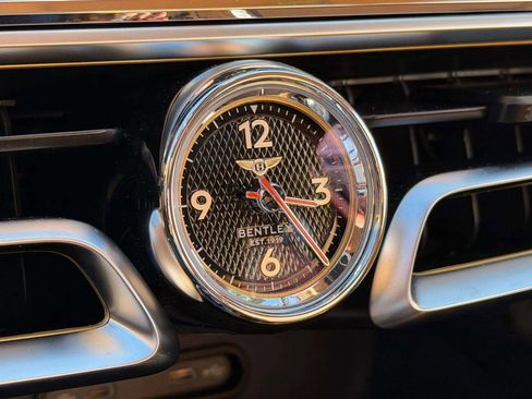 Used 2025 Bentley Flying Spur Plug-In Hybrid image 54