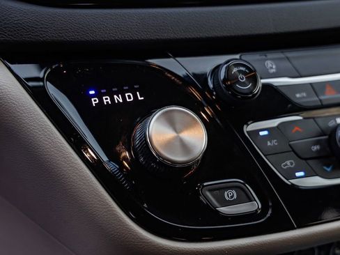 Used 2024 Chrysler Voyager LX image 23