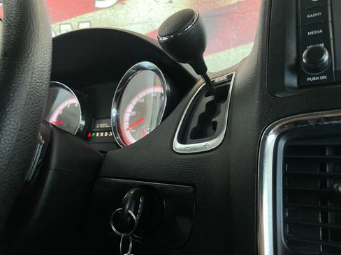 Used 2018 Dodge Grand Caravan SE w/ UConnect Hands-Free Group image 35