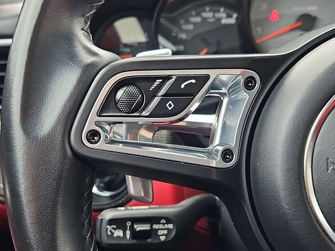 Certified 2018 Porsche 911 Carrera 4S AWD/4WD image 28