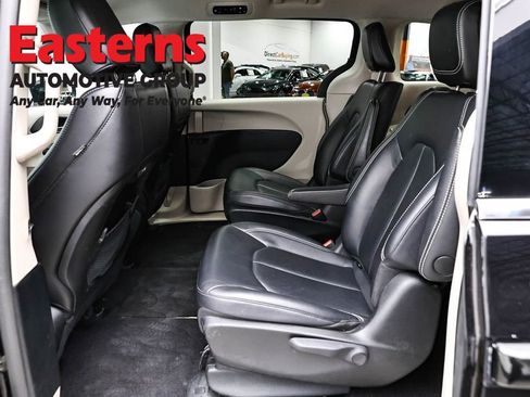 Used 2024 Chrysler Pacifica Select FWD image 21