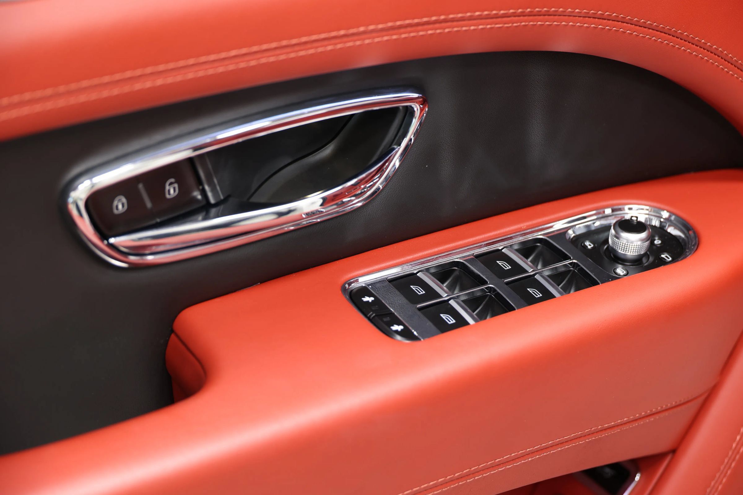 Used 2022 Bentley Bentayga AWD/4WD image 11