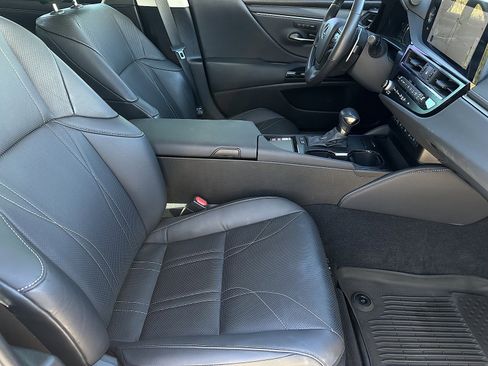 Used 2023 Lexus ES 300h Ultra Luxury image 23