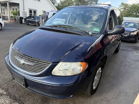 Used 2003 Chrysler Town & Country LX image 3