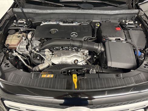 Used 2022 Mercedes-Benz GLB 250 image 32