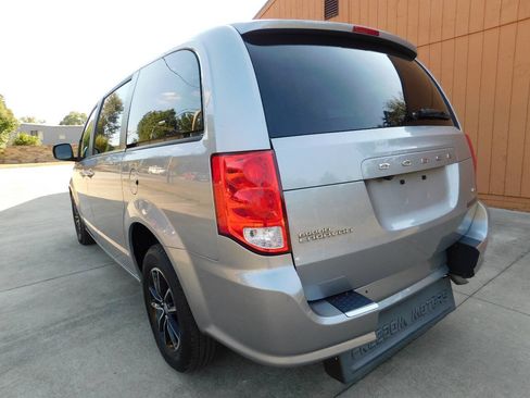 Used 2018 Dodge Grand Caravan GT FWD image 17