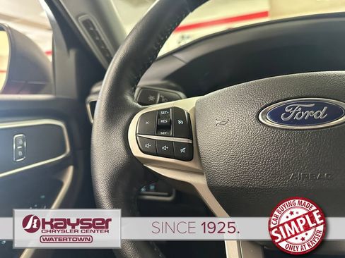 Used 2023 Ford Explorer XLT w/ Equipment Group 202A AWD/4WD image 17
