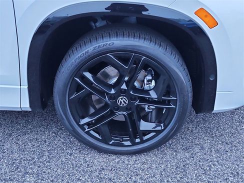 New 2025 Volkswagen Tiguan SE R-Line image 4