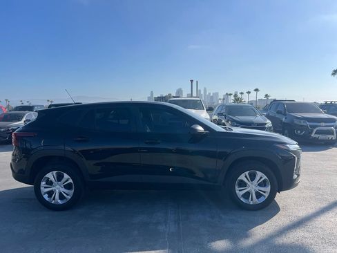 Used 2025 Chevrolet Trax LS FWD image 4
