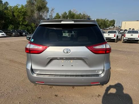 Used 2018 Toyota Sienna XLE Premium AWD/4WD image 5