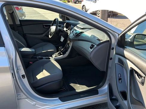 Used 2015 Hyundai Elantra SE FWD image 24