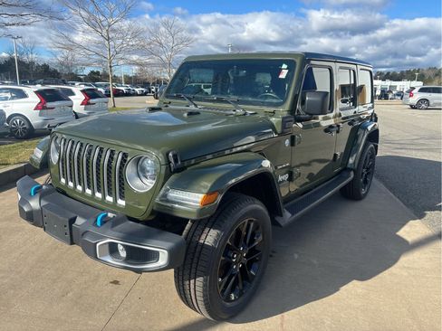 Used 2023 Jeep Wrangler Unlimited Sahara w/ Cold Weather Group AWD/4WD image 21