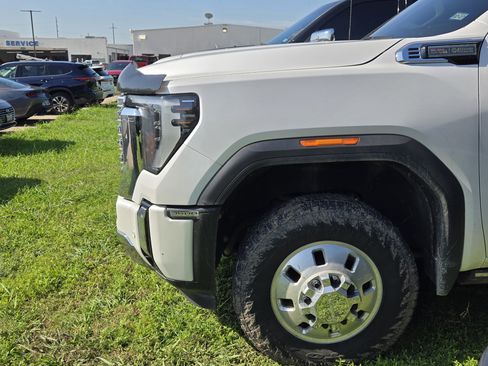 Used 2024 GMC Sierra 3500 Denali AWD/4WD image 8