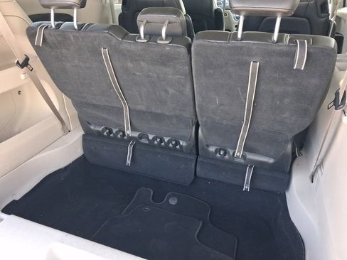 Used 2023 Chrysler Pacifica Touring-L image 10