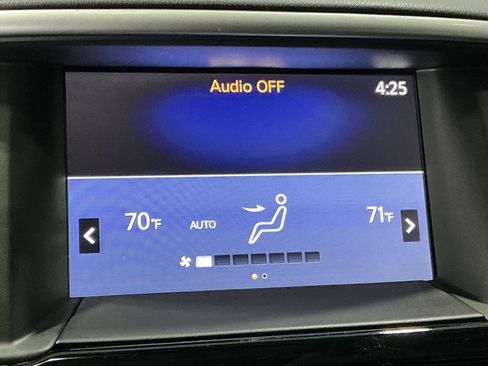 Used 2020 Nissan Pathfinder SV image 9