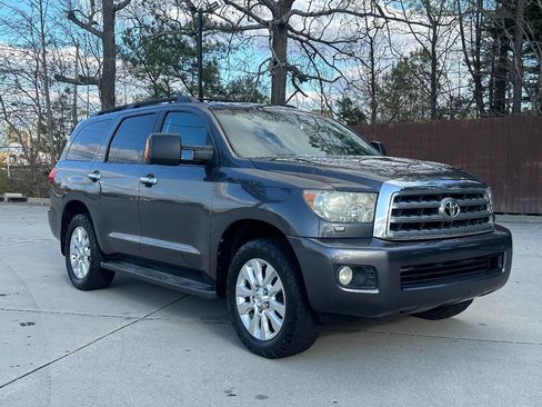 Used 2011 Toyota Sequoia Platinum image 3
