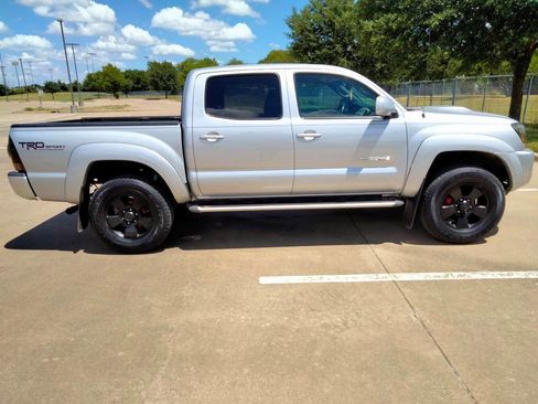 Used 2011 Toyota Tacoma PreRunner w/ TRD Sport Pkg image 4