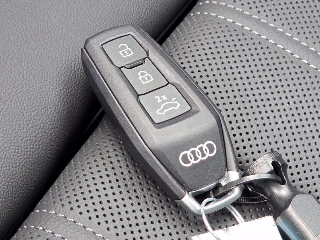 Certified 2025 Audi Q5 Premium Plus w/ Premium Plus AWD/4WD image 44