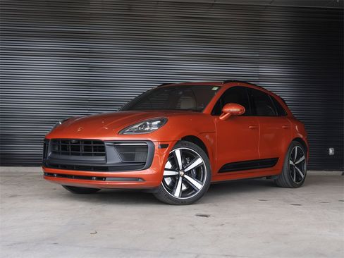 Certified 2022 Porsche Macan GTS image 1