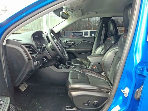 Used 2020 Jeep Cherokee Trailhawk w/ Cold Weather Group image 14