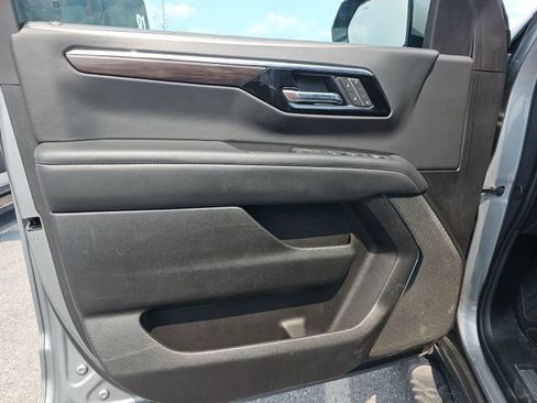 Used 2025 Chevrolet Suburban Z71 AWD/4WD image 15