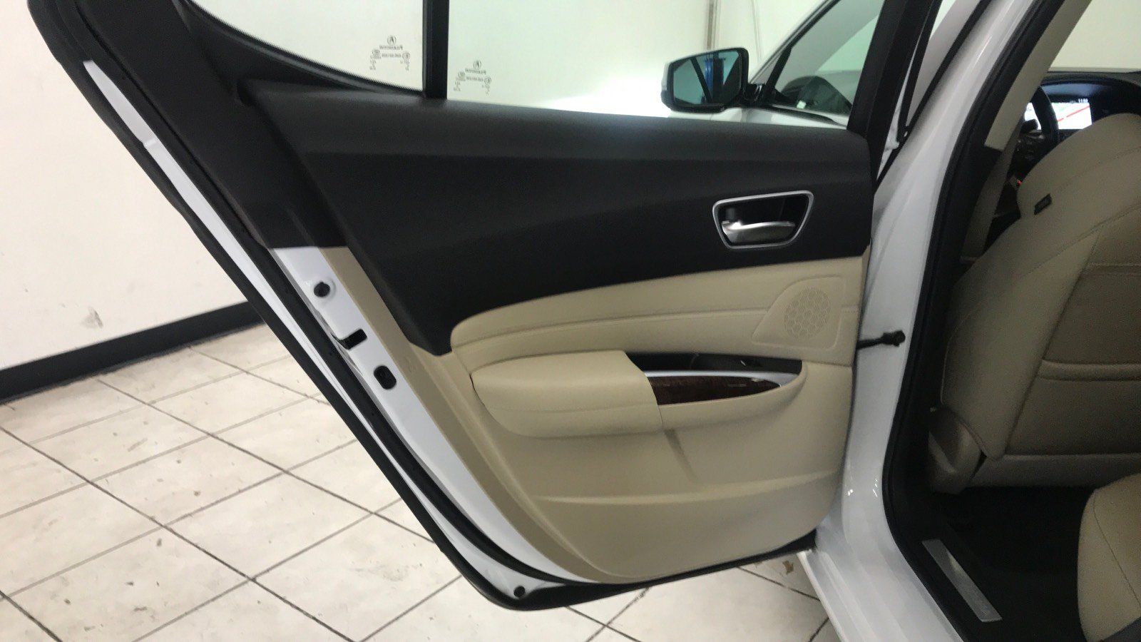 Used 2020 Acura TLX w/ Technology Package FWD image 9