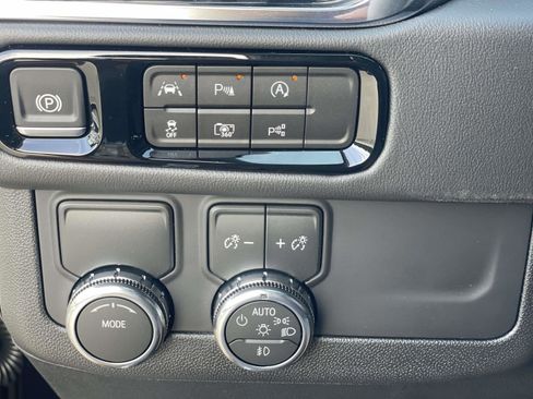 New 2026 GMC Yukon XL Elevation image 18