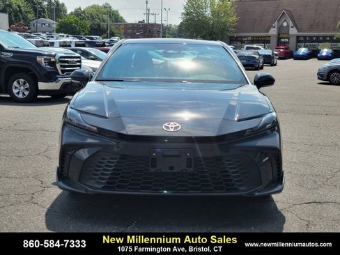 Used 2025 Toyota Camry SE image 8