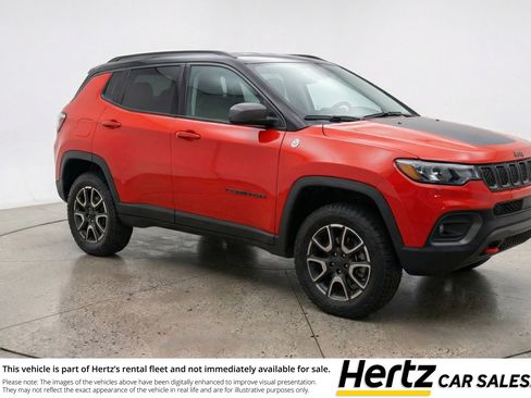 Used 2025 Jeep Compass Trailhawk AWD/4WD image 1