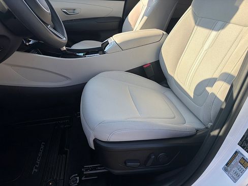 Certified 2025 Hyundai Tucson SEL FWD image 11