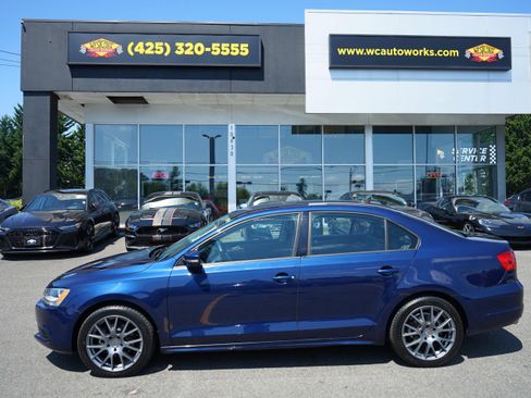 Used 2014 Volkswagen Jetta SE FWD image 2
